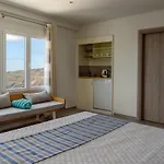 Gizis Exclusive Imerovigli (Santorini)